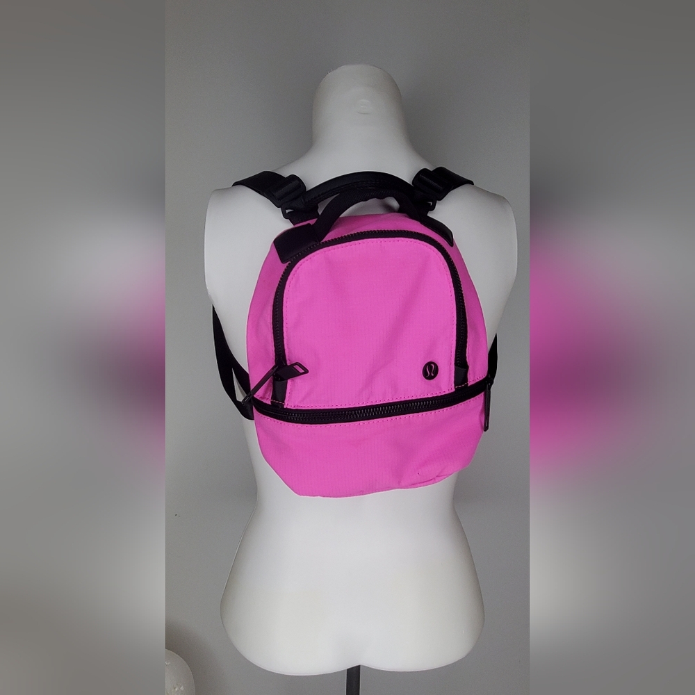 Lululemon 9"x9"inch Micro Pink/black Women's BackpackCity Adventurer - Picture 1 of 15